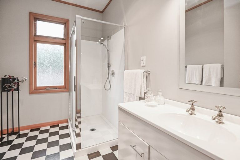 Photo of property in 108 Duchess Crescent, Mayfair, Hastings, 4122