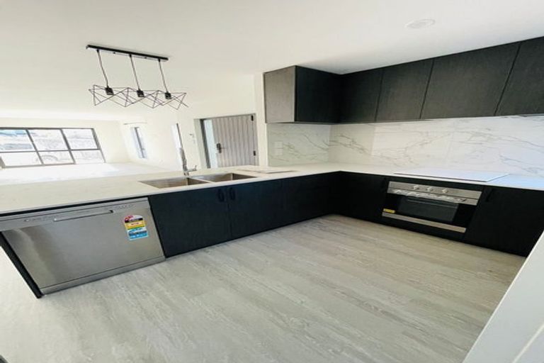 Photo of property in 187a Gray Avenue, Papatoetoe, Auckland, 2024