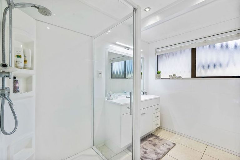 Photo of property in 1 Elcoat Avenue, Henderson, Auckland, 0612