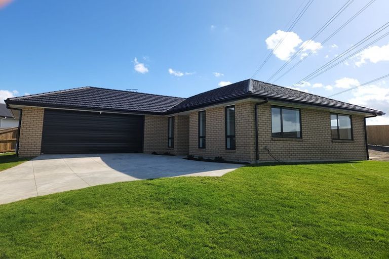 Photo of property in 15 Sardinia Grove, Fitzherbert, Palmerston North, 4410