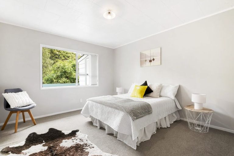 Photo of property in 98 Spinella Drive, Bayview, Auckland, 0629