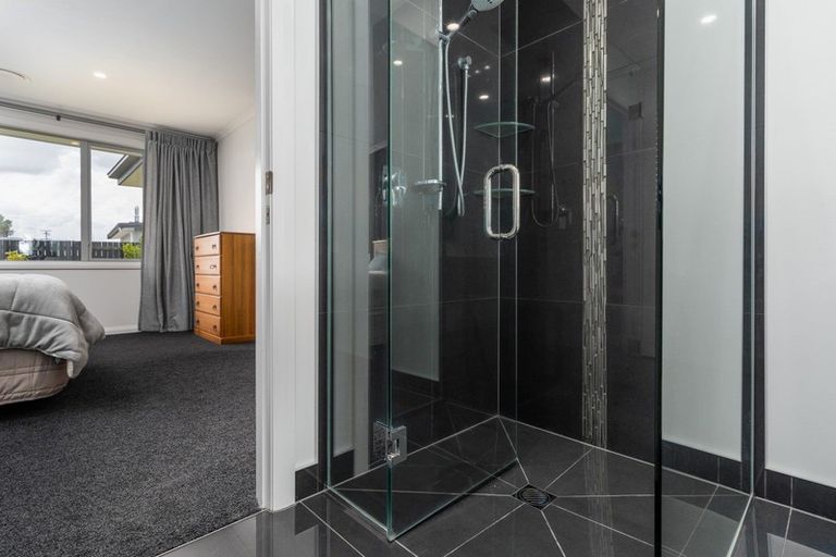 Photo of property in 101 Johnstone Drive, Fitzherbert, Palmerston North, 4410