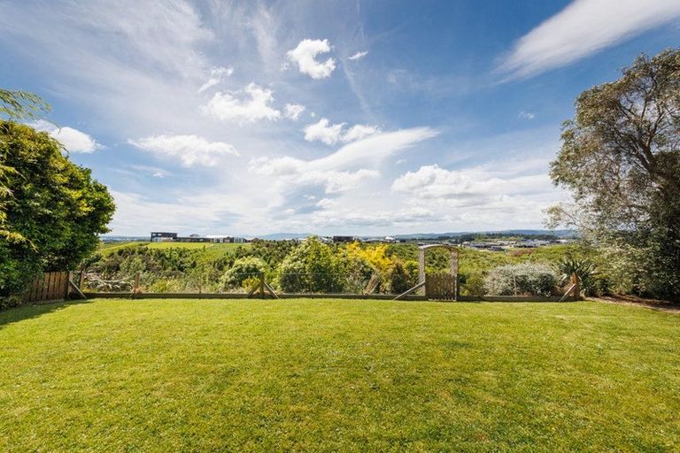 Photo of property in 33 Ruapehu Drive, Fitzherbert, Palmerston North, 4410