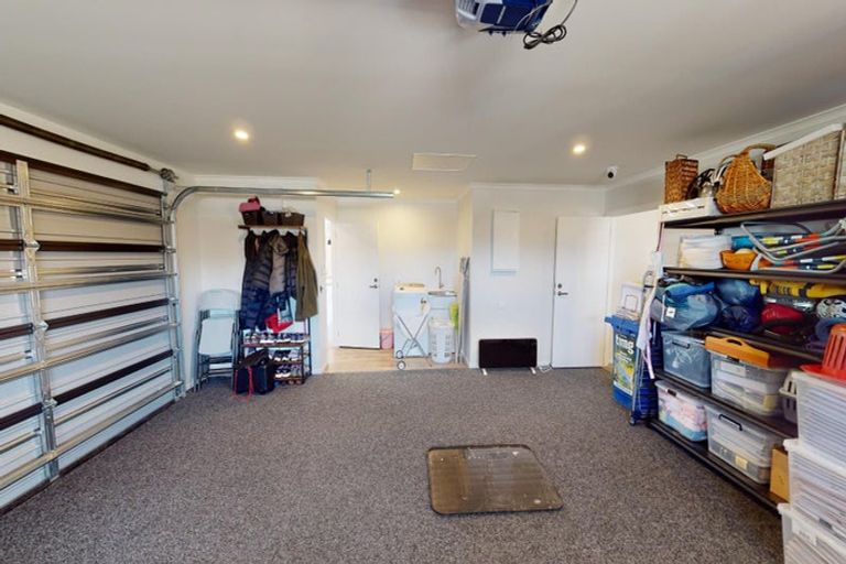 Photo of property in 6 Corsica Court, Fitzherbert, Palmerston North, 4410