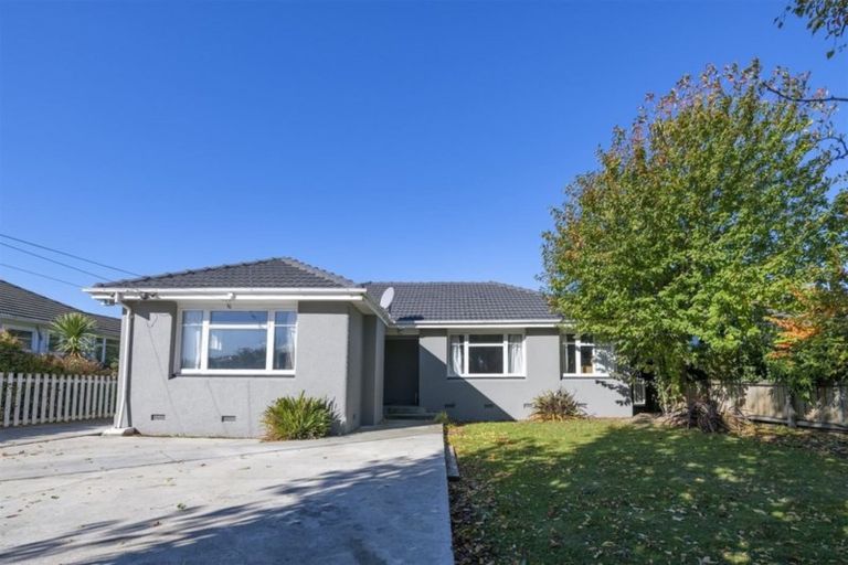 Photo of property in 106 Avonhead Road, Avonhead, Christchurch, 8042