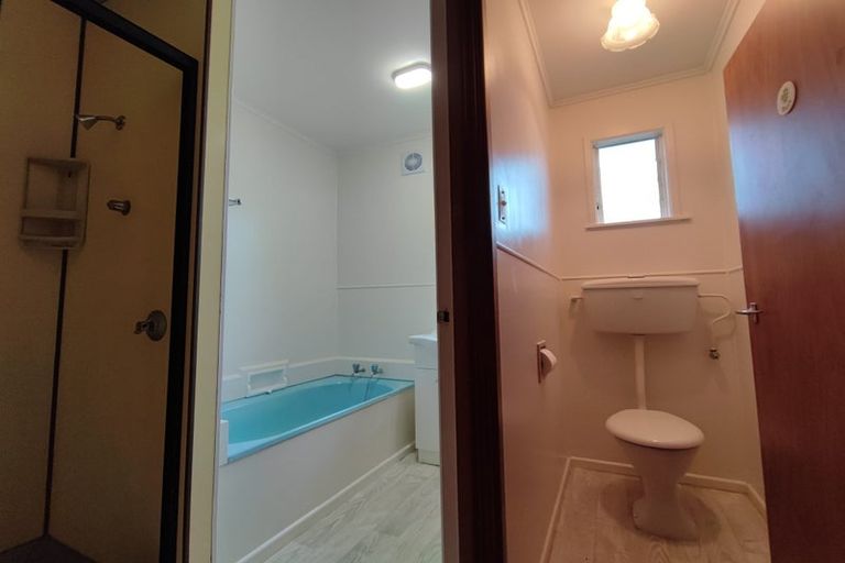 Photo of property in 5 Barnfield Place, Glendene, Auckland, 0602