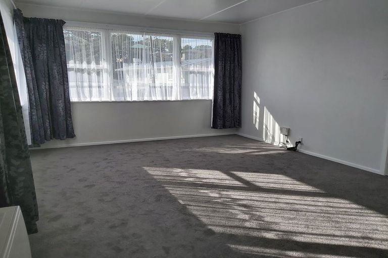 Photo of property in 98 Beazley Avenue, Paparangi, Wellington, 6037