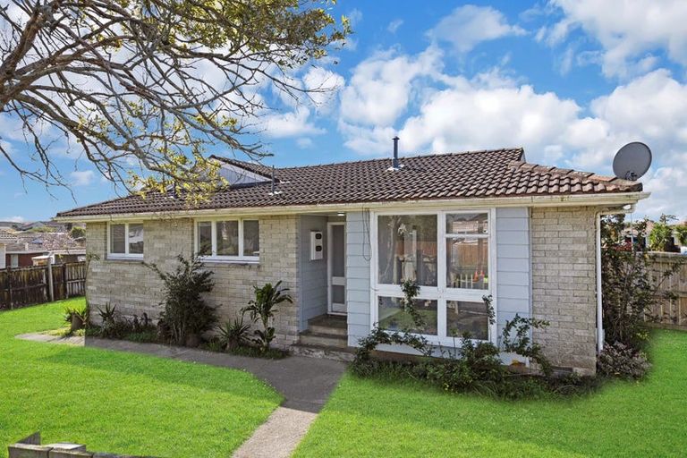 Photo of property in 54 Chelburn Crescent, Mangere East, Auckland, 2024