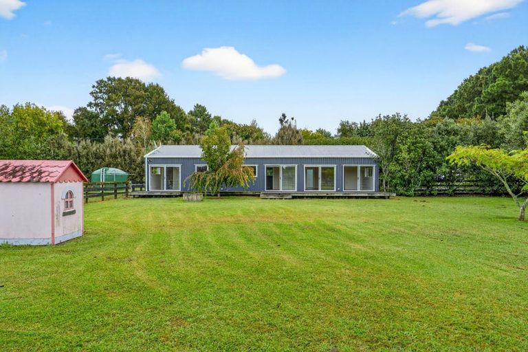 Photo of property in 61 Boord Crescent, Kumeu, 0891