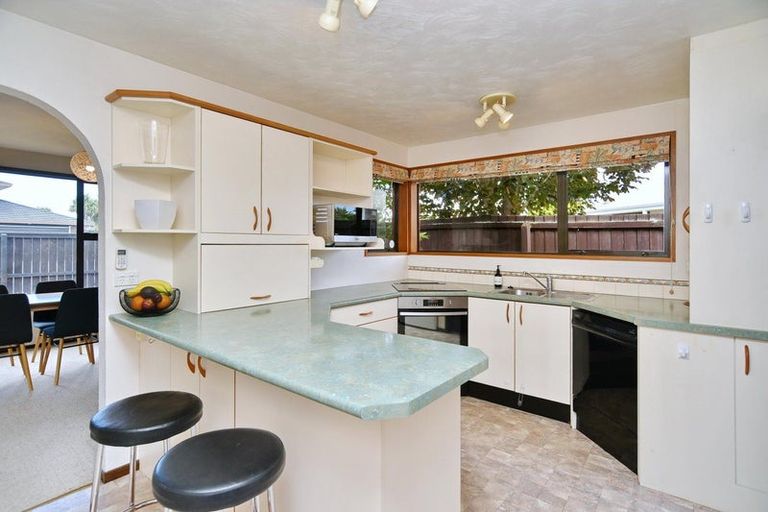 Photo of property in 15 Connemara Drive, Northwood, Christchurch, 8051