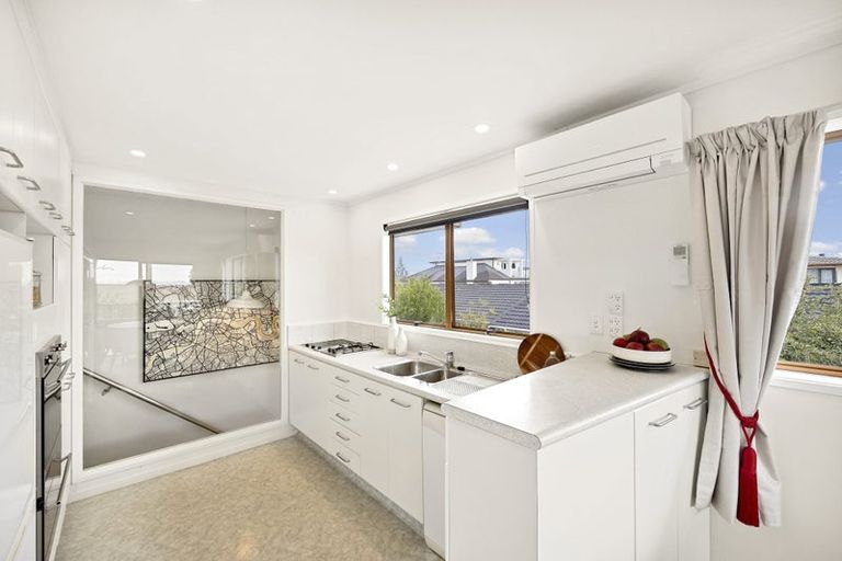 Photo of property in 2/115 Clovelly Road, Bucklands Beach, Auckland, 2012