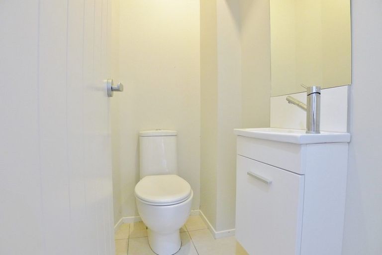 Photo of property in 9/45a Swanson Road, Henderson, Auckland, 0610