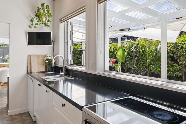 Photo of property in 17 Phoenix Avenue, Hokowhitu, Palmerston North, 4410