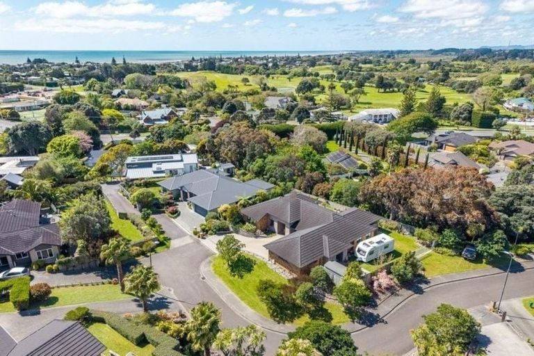 Photo of property in 15 Fairway Oaks Drive, Waikanae Beach, Waikanae, 5036