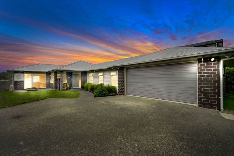 Photo of property in 96 Pohutukawa Parade, Riverhead, 0820