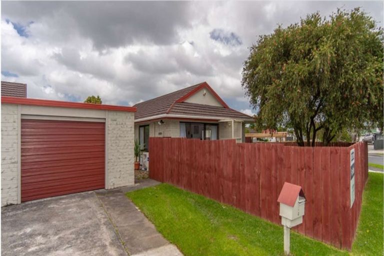Photo of property in 2/4 Tyndrum Place, Highland Park, Auckland, 2010