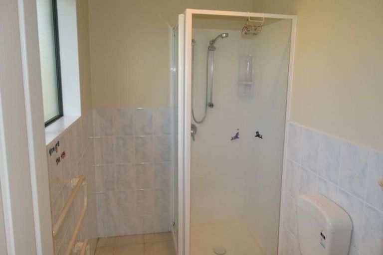 Photo of property in 13 Fleetwood Drive, Henderson, Auckland, 0612