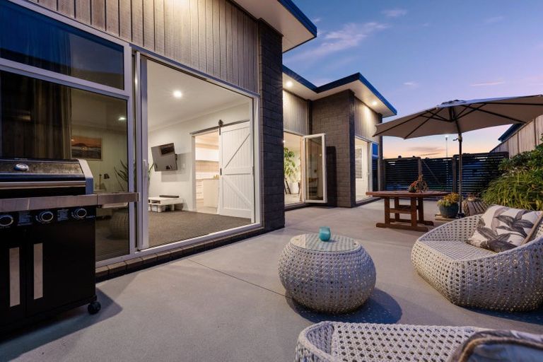 Photo of property in 20 Penetaka Heights, Pyes Pa, Tauranga, 3112