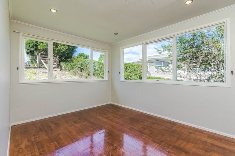 Photo of property in 4 Trinidad Road, Sunnynook, Auckland, 0620