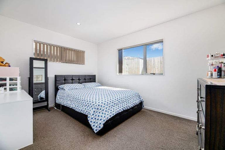 Photo of property in 110a Royal Road, Massey, Auckland, 0614