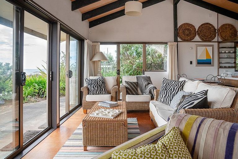 Photo of property in 43 Field Way, Waikanae Beach, Waikanae, 5036