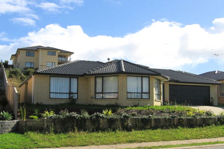 Photo of property in 64 Roberta Crescent, Orewa, 0931