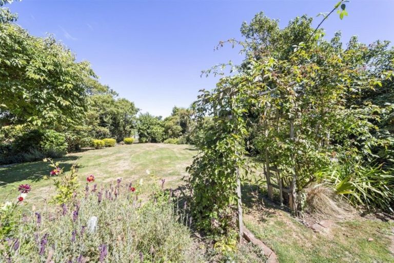 Photo of property in 1 Graves Street, Eltham, 4322