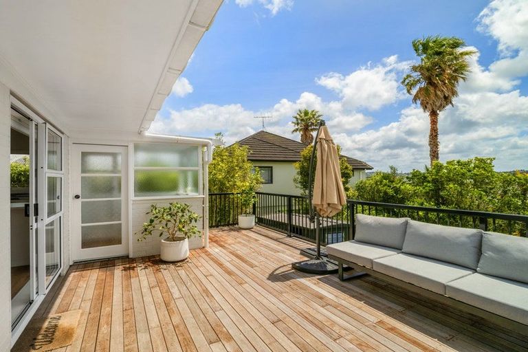 Photo of property in 3/619 Beach Road, Rothesay Bay, Auckland, 0630