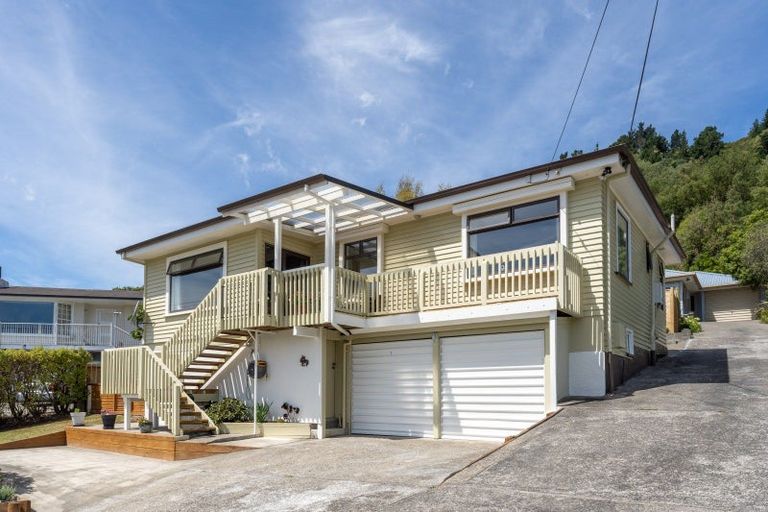 Photo of property in 91 Milton Terrace, Picton, 7220