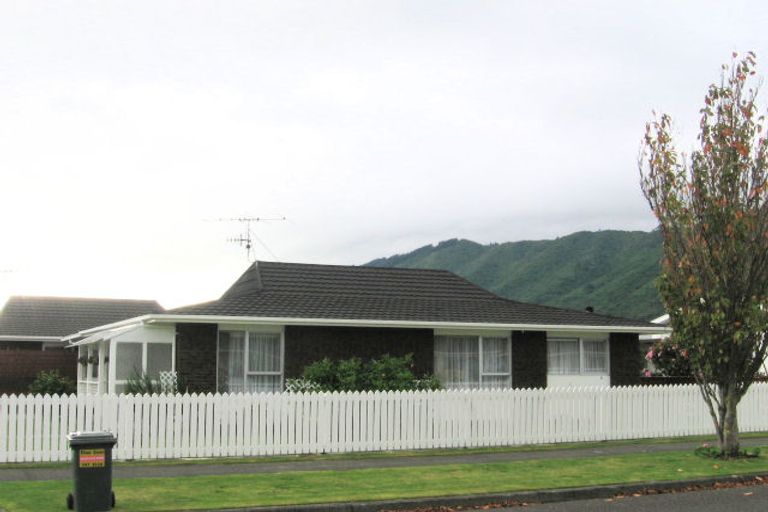 Photo of property in 10 Andrew Street, Waikanae, 5036