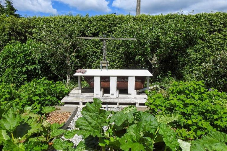 Photo of property in 1275 Centre Road, Henley, Outram, 9073