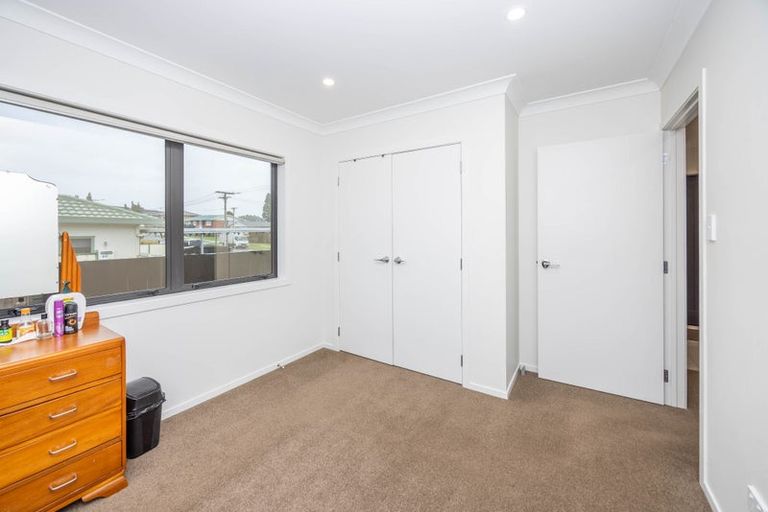 Photo of property in 2/33 Cowley Drive, Temple View, Hamilton, 3218