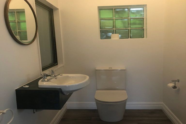 Photo of property in 134 Wadestown Road, Wadestown, Wellington, 6012