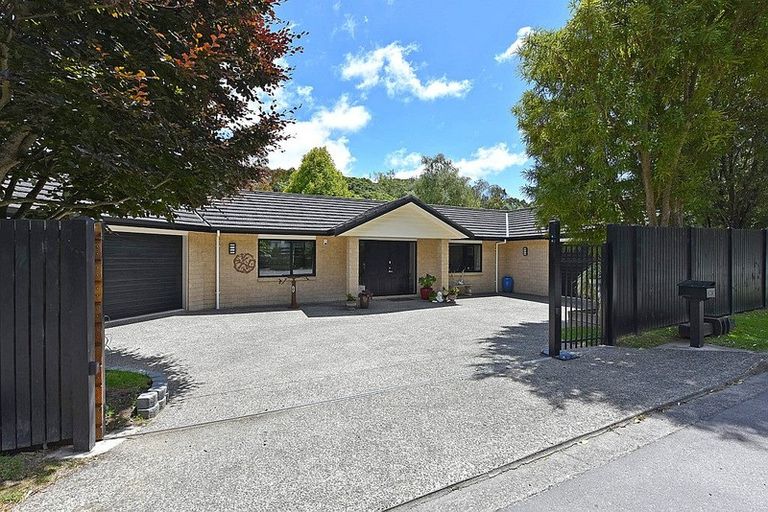 Photo of property in 33 Kahikatea Lane, Brown Owl, Upper Hutt, 5018