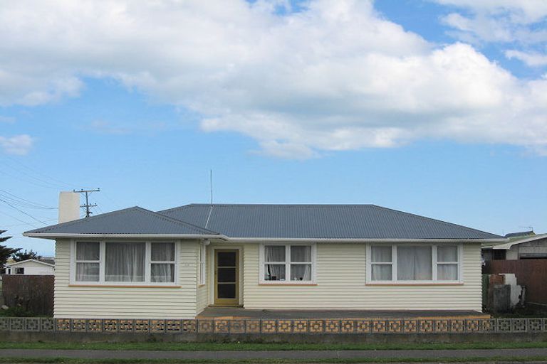 Photo of property in 203 Puriri Street, Castlecliff, Whanganui, 4501