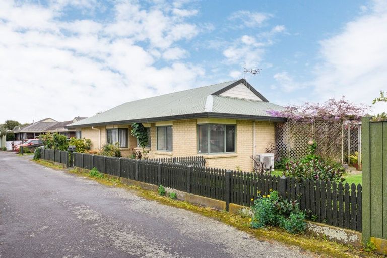 Photo of property in 9 Edgecombe Court, Roslyn, Palmerston North, 4414
