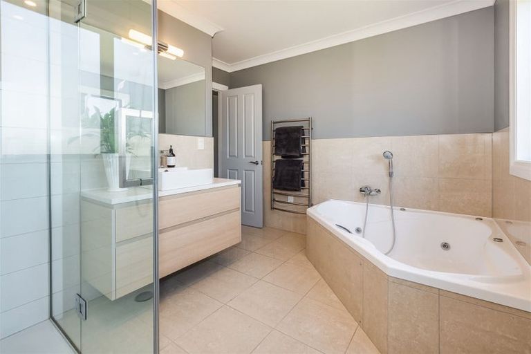 Photo of property in 34 Navigation Drive, Whitby, Porirua, 5024