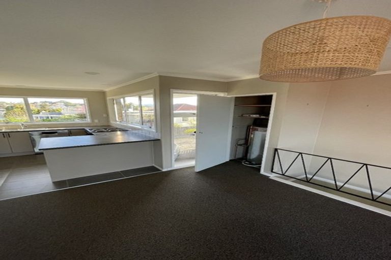 Photo of property in 5/60 West Coast Road, Glen Eden, Auckland, 0602