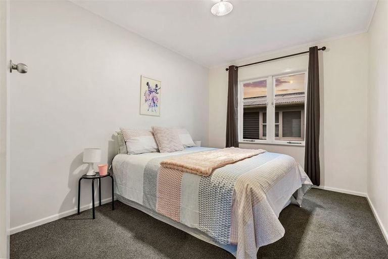 Photo of property in 218 Sturges Road, Henderson, Auckland, 0612