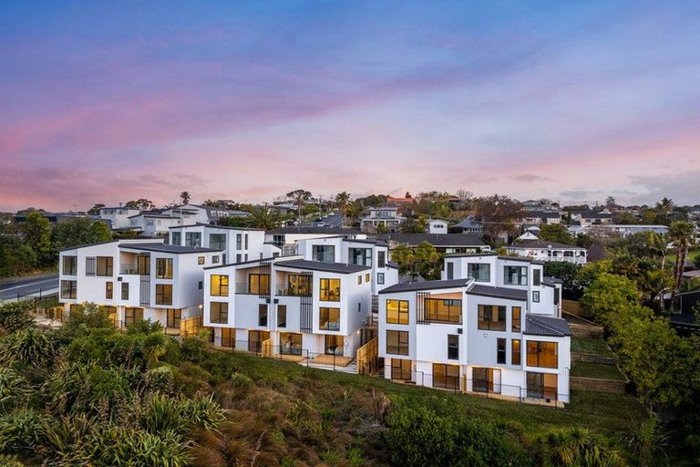 Photo of property in 6/1090 Beach Road, Torbay, Auckland, 0630