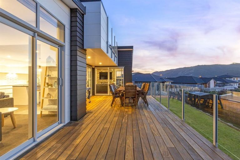 Photo of property in 78 Queen Charlotte Drive, Aotea, Porirua, 5024