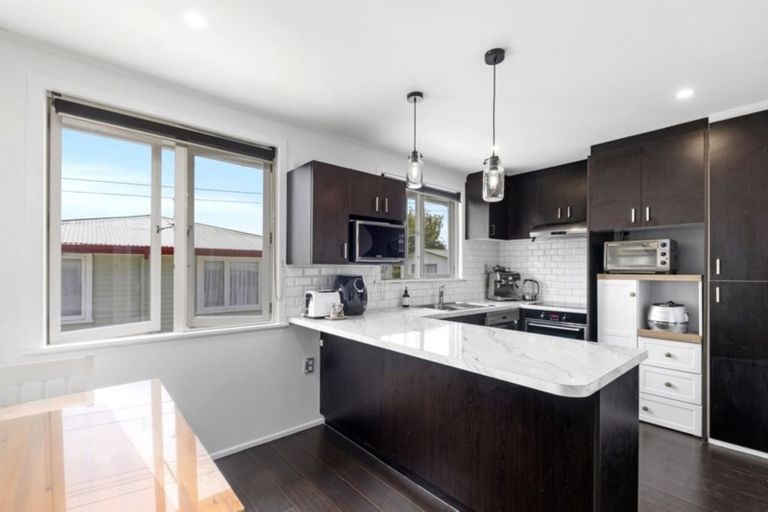 Photo of property in 1/25 Fairclough Road, Beach Haven, Auckland, 0626