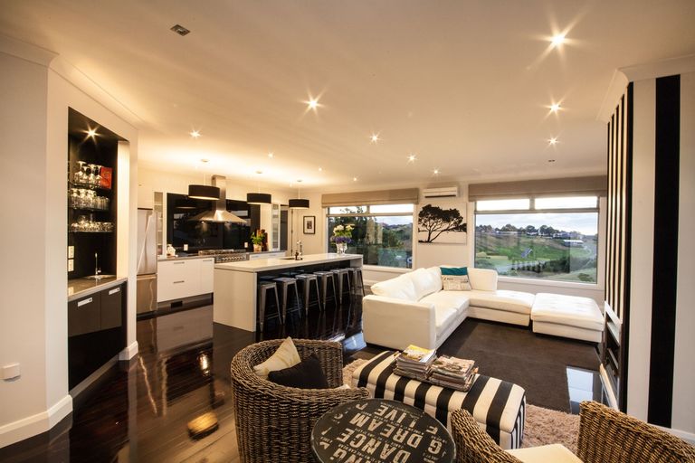 Photo of property in 85 Cashmere Drive, Fitzherbert, Palmerston North, 4410