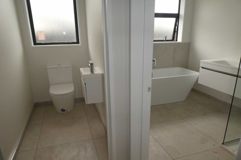 Photo of property in 12 Broadway Parade, Rolleston, 7615