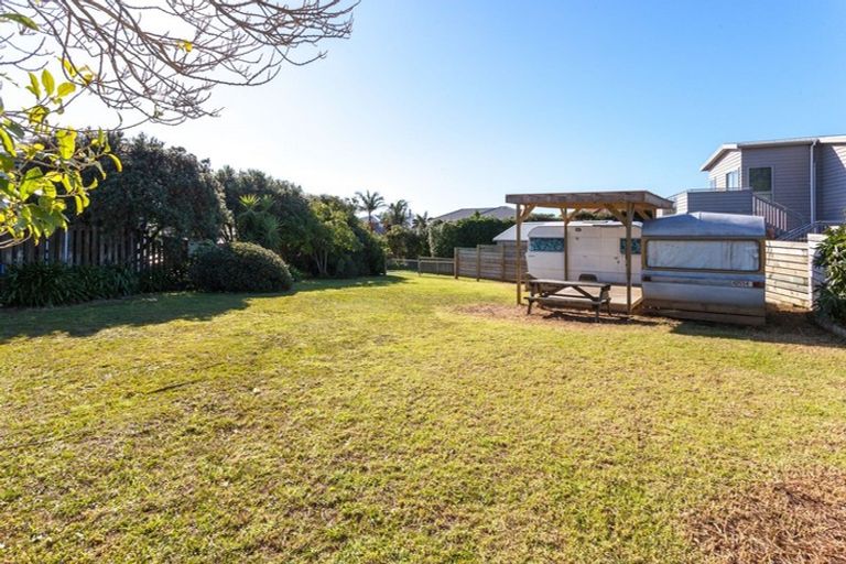 Photo of property in 14 Moray Place, Whiritoa, Whangamata, 3691