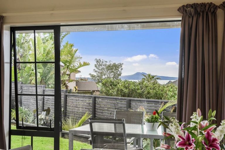 Photo of property in 66a Bradbury Road, Botany Downs, Auckland, 2010