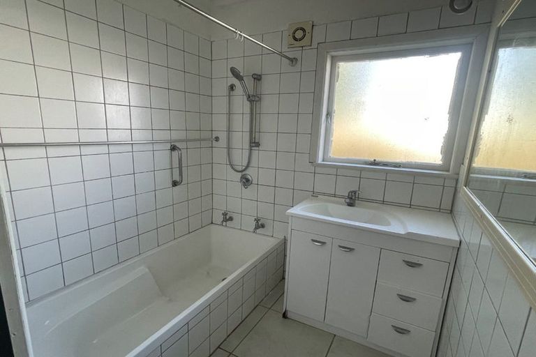 Photo of property in 228 Dominion Road, Red Hill, Papakura, 2110