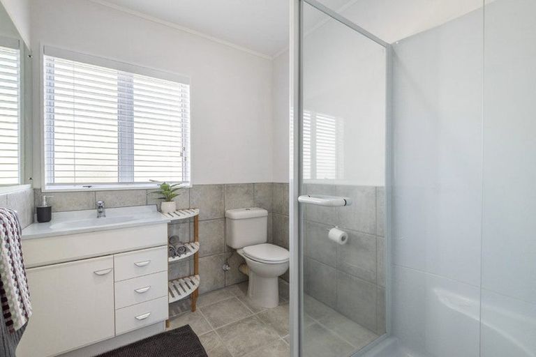 Photo of property in 1/18 Altair Place, Windsor Park, Auckland, 0632