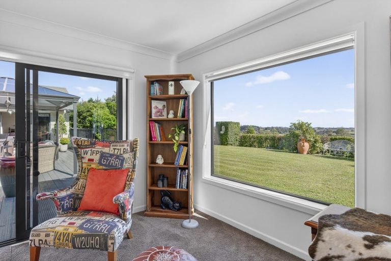 Photo of property in 25 Hanawera Ridge Road, Manakau, Otaki, 5583