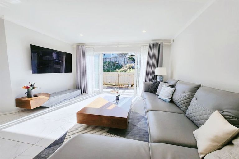 Photo of property in 73 Erlestoke Crescent, Churton Park, Wellington, 6037